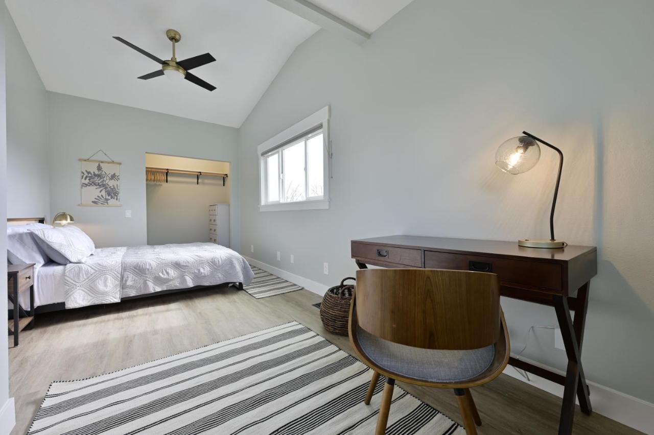 Modern Upstairs Loft - Newly Renovated! Villa Salem Eksteriør billede